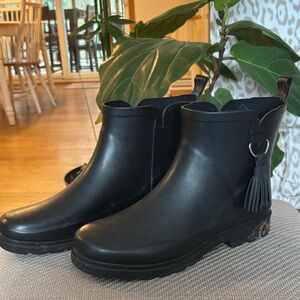Capelli of New York Black Ankle Boots